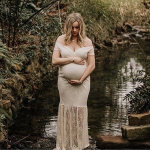 ✨ Maternity ✨ Lace Gown